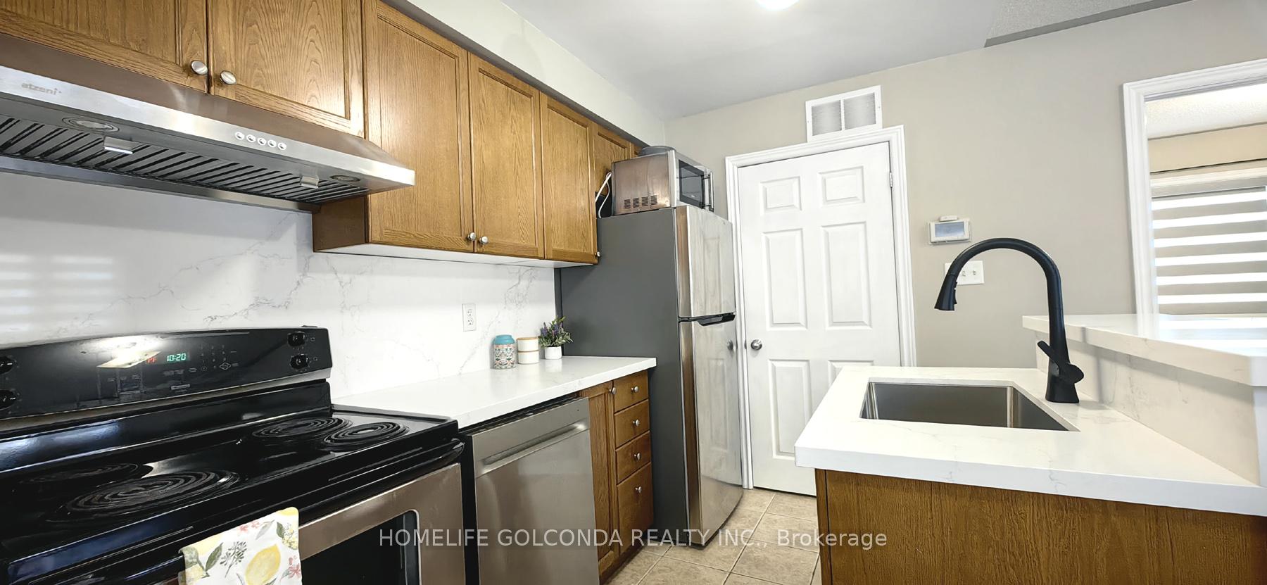 Photo 10 of Unit Coach, 32 Cardrew Street, Markham, Cornell — HOMEH