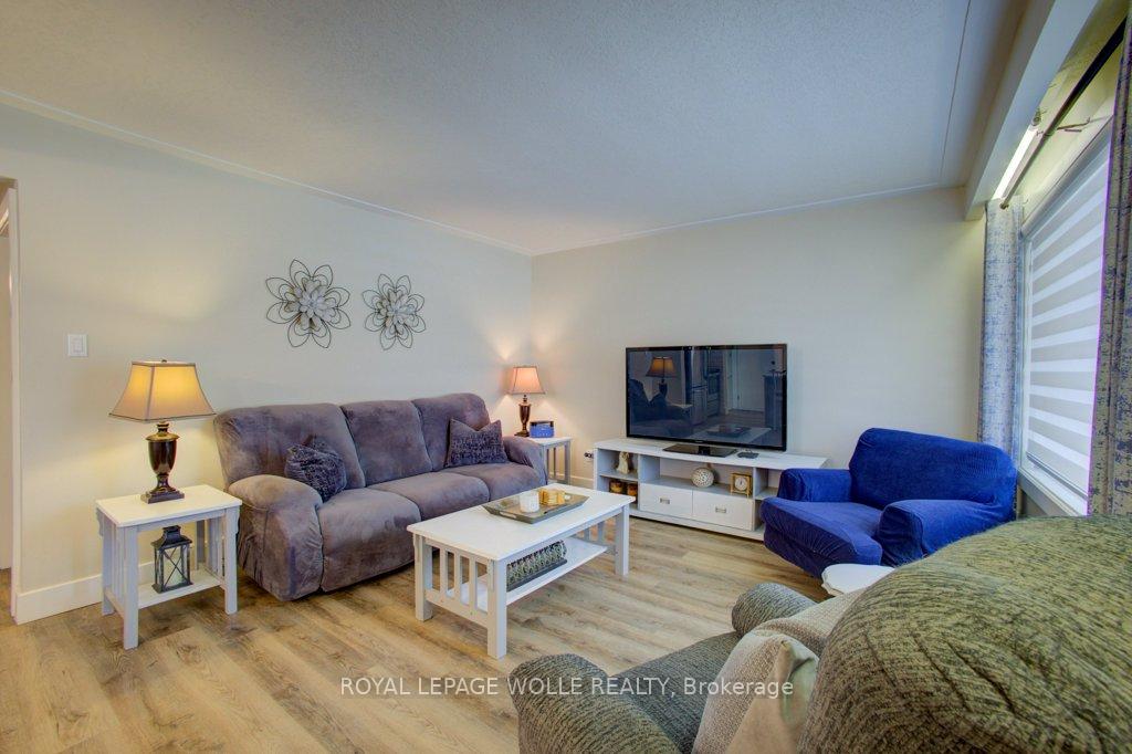 Photo 5 of 47 Brunswick Avenue, Kitchener — HOMEH