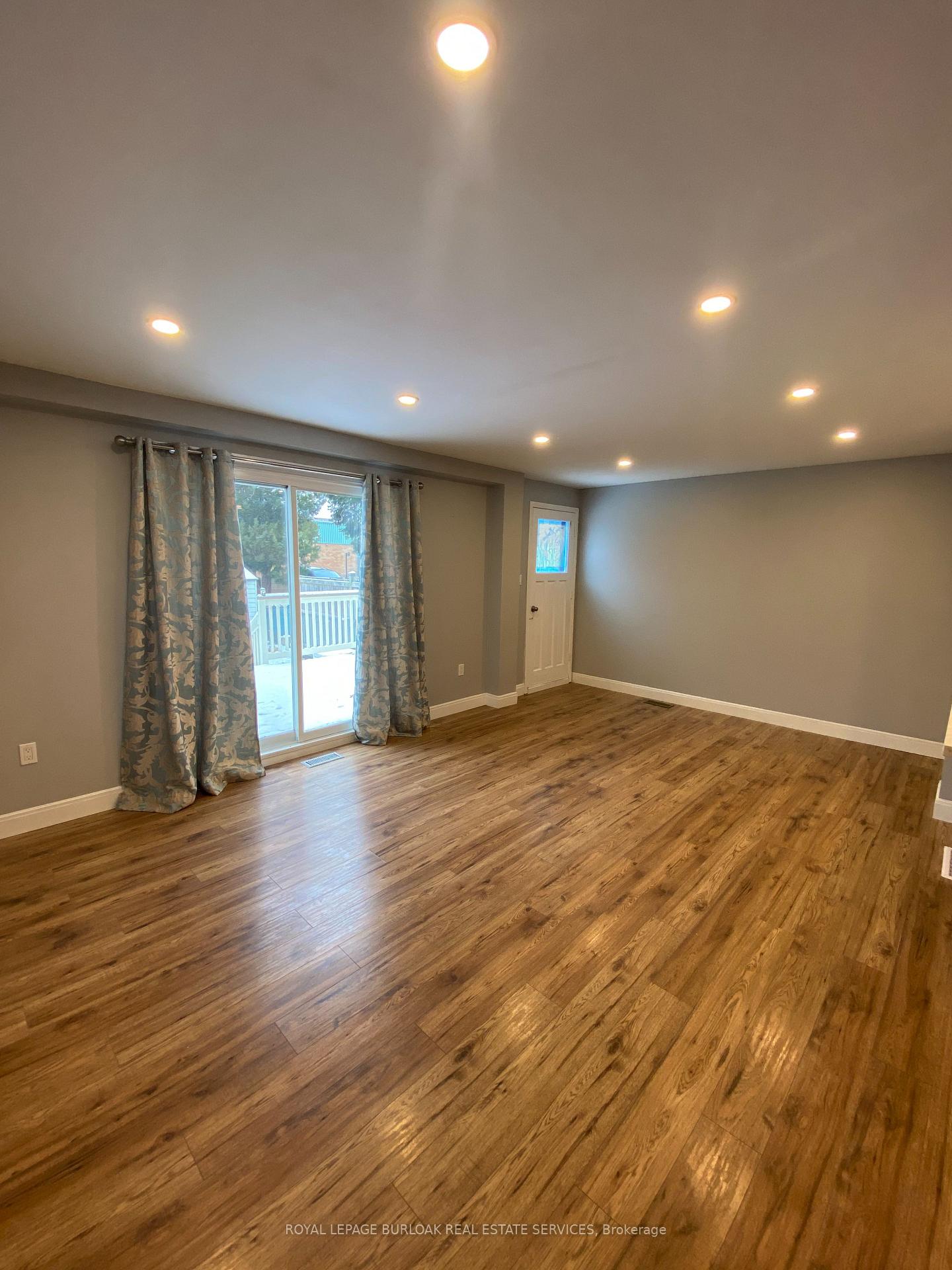 Photo 7 of 20 Silvervine Drive, Hamilton, Stoney Creek Mountain — HOMEH