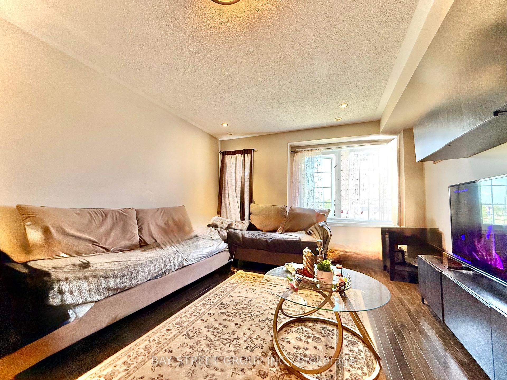 Photo 2 of 9958 Mccowan Road, Markham, Berczy — HOMEH