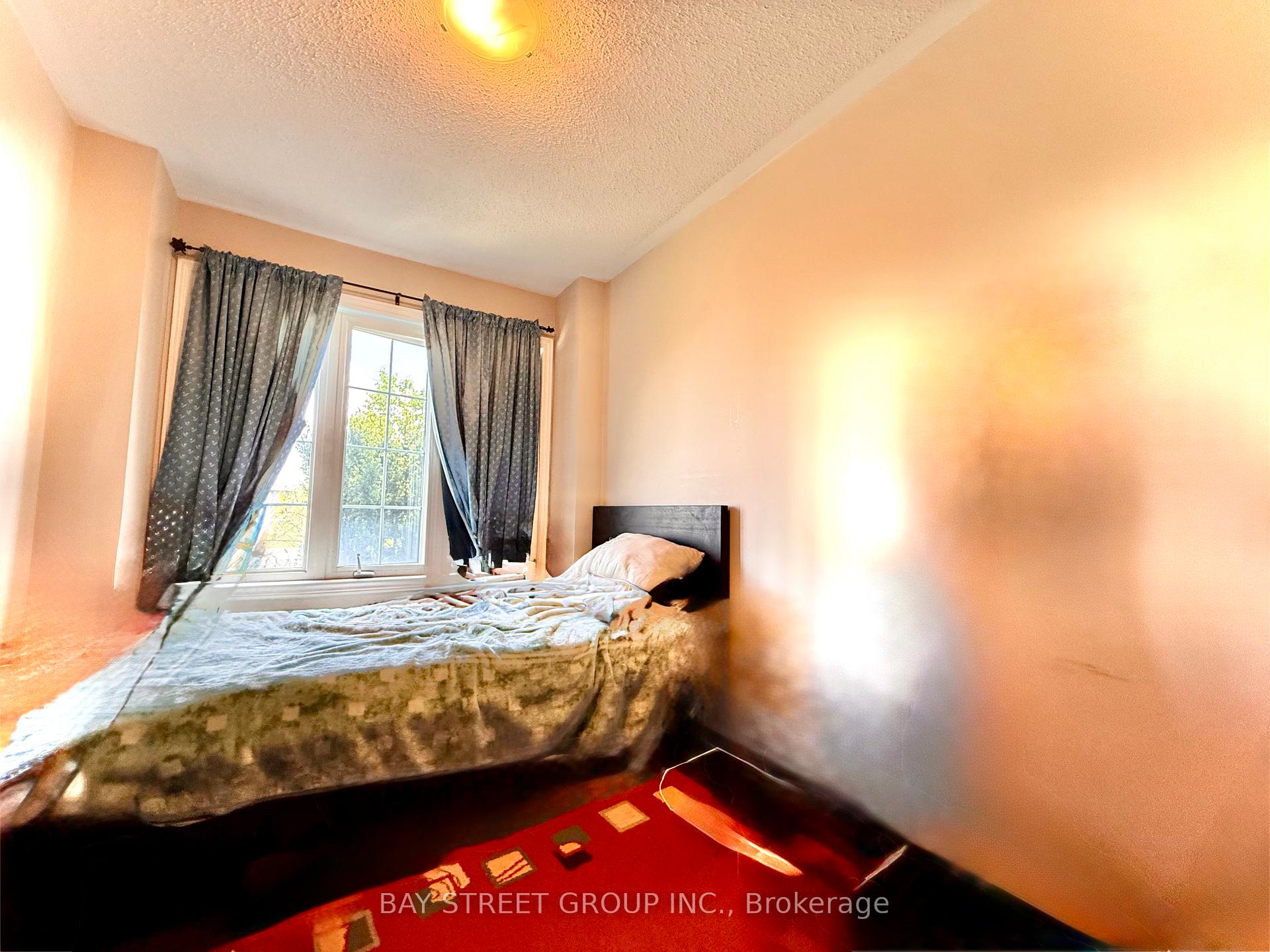 Photo 3 of 9958 Mccowan Road, Markham, Berczy — HOMEH