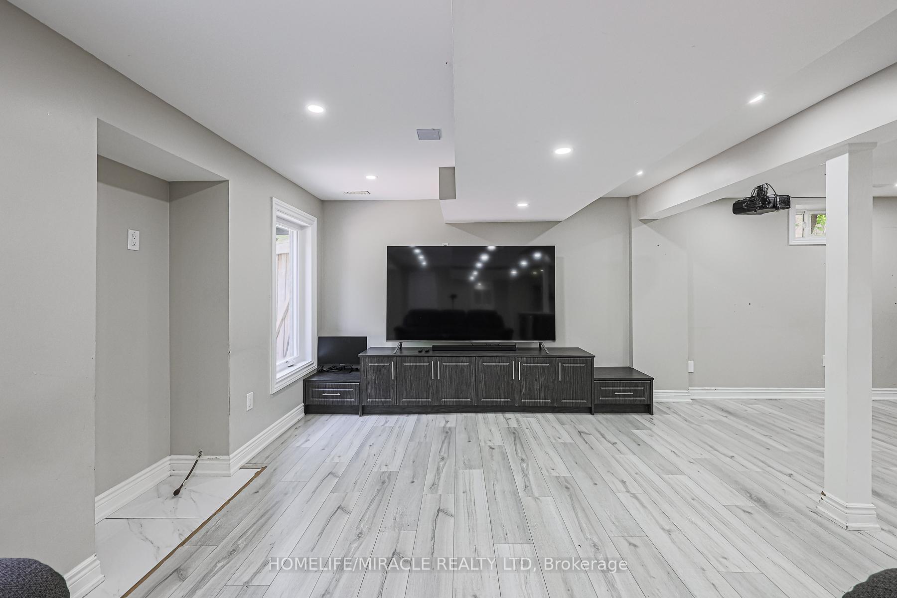 Photo 2 of 1204 Fox Crescent, Milton, Dempsey — HOMEH