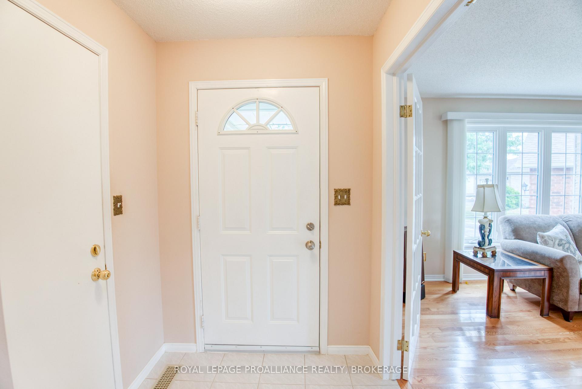 Photo 8 of 826 Bexley Gate, Kingston, East Gardiners Rd — HOMEH