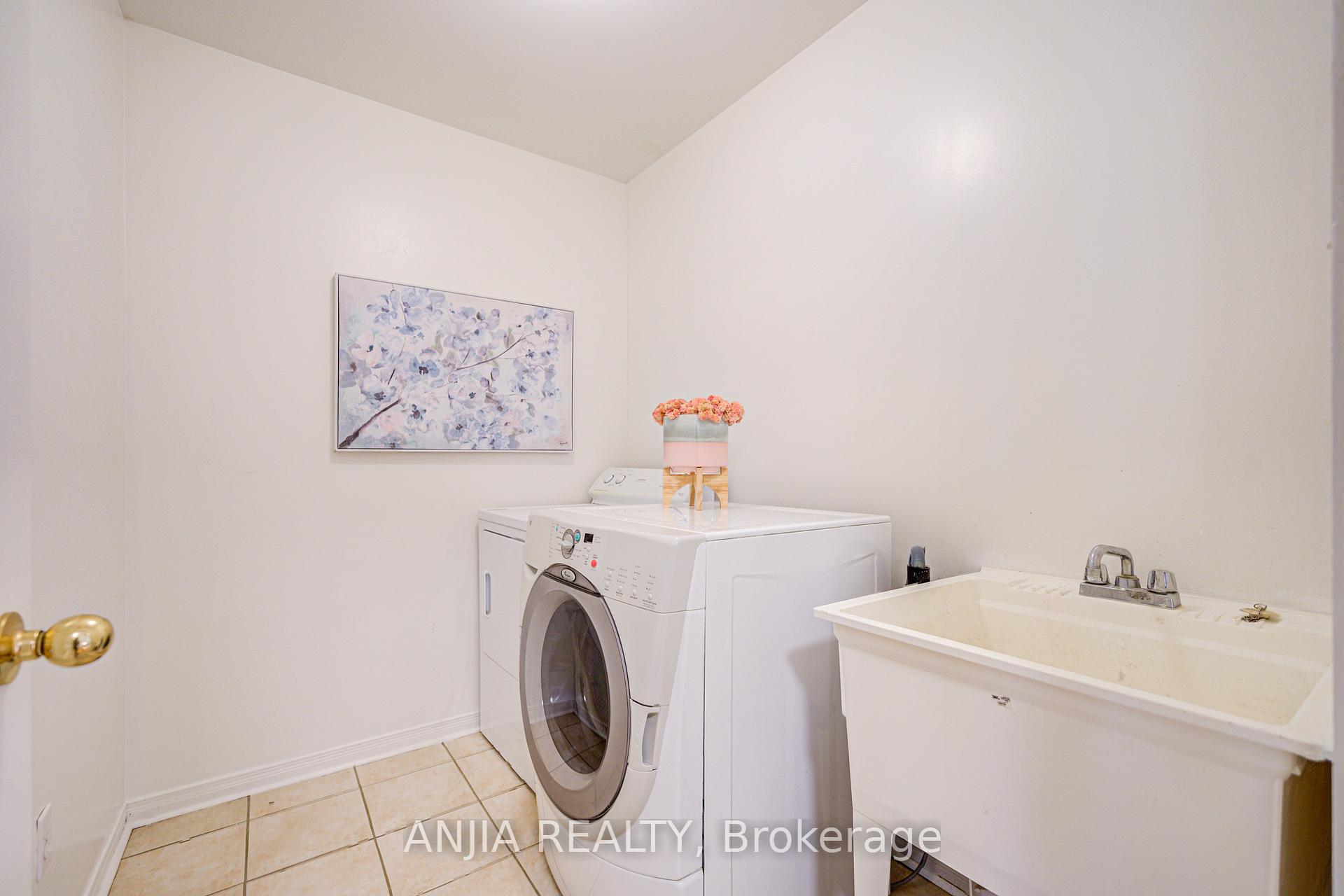 Photo 11 of 308 Caboto Trail, Markham, Village Green-South Unionville — HOMEH