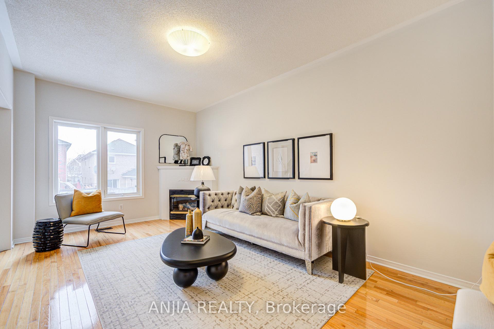 Photo 12 of 308 Caboto Trail, Markham, Village Green-South Unionville — HOMEH