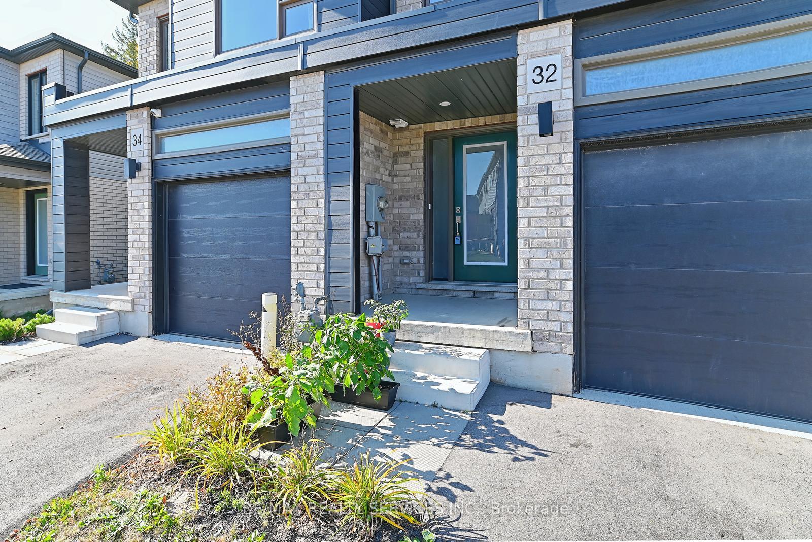 Photo 2 of 32 Pony Way, Kitchener — HOMEH