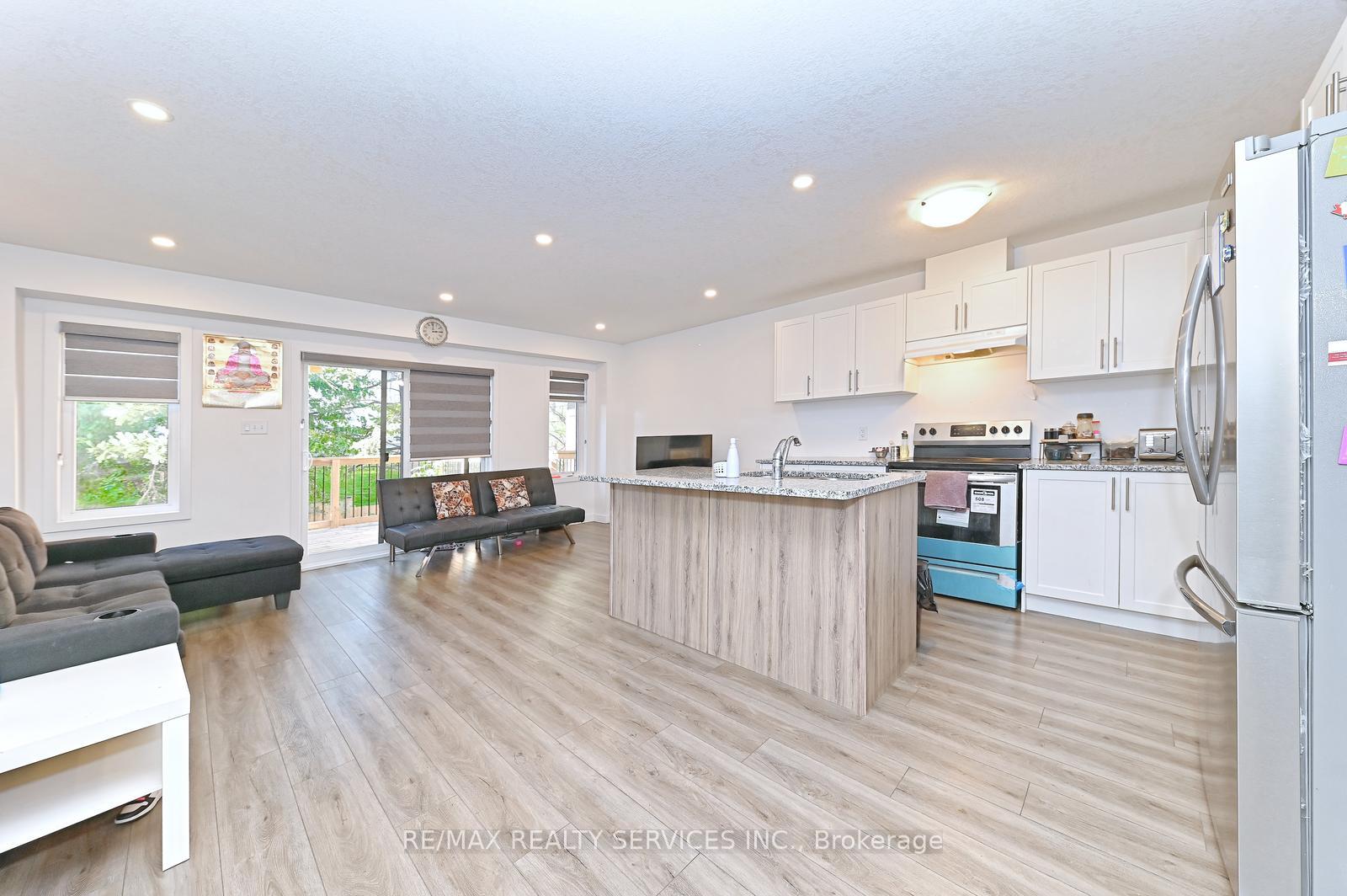 Photo 6 of 32 Pony Way, Kitchener — HOMEH