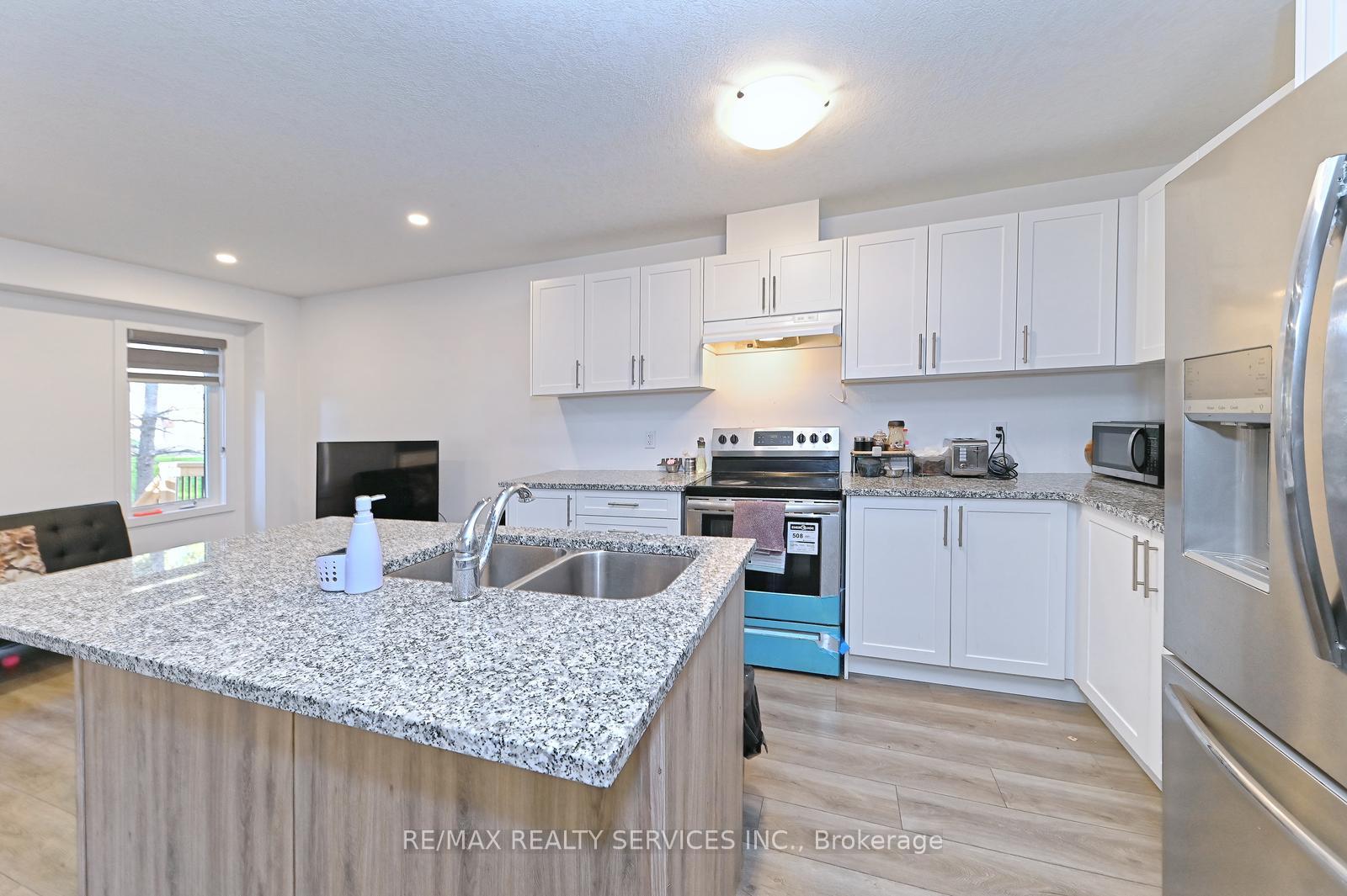 Photo 7 of 32 Pony Way, Kitchener — HOMEH