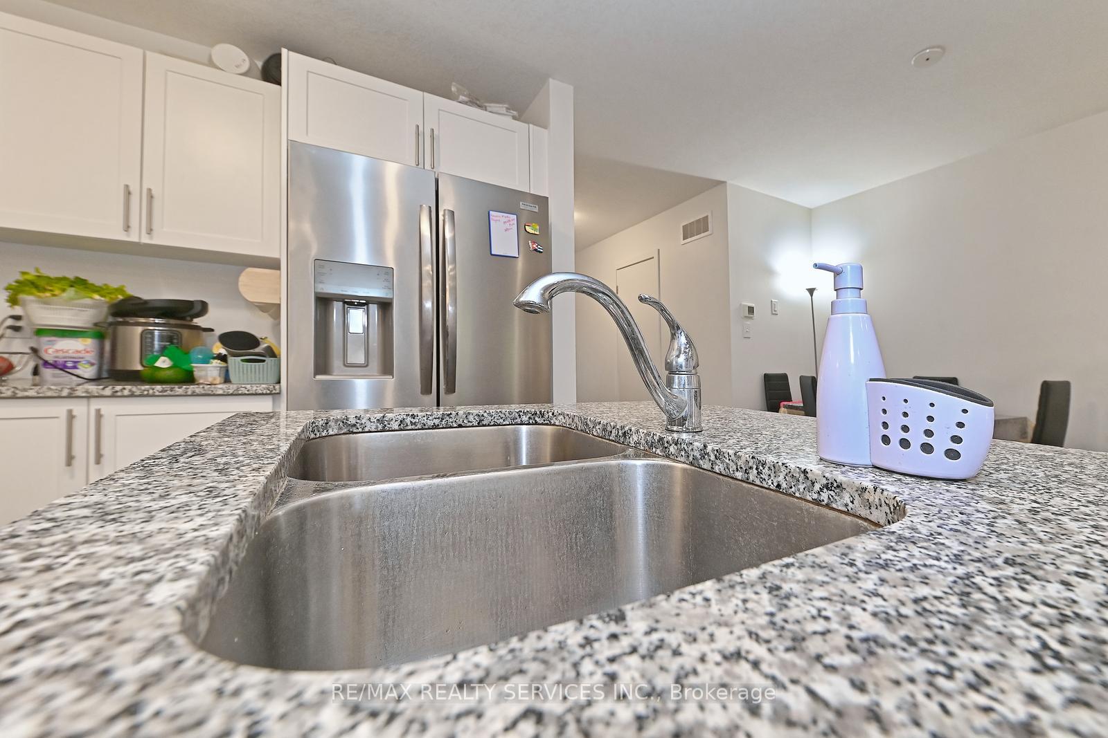 Photo 8 of 32 Pony Way, Kitchener — HOMEH