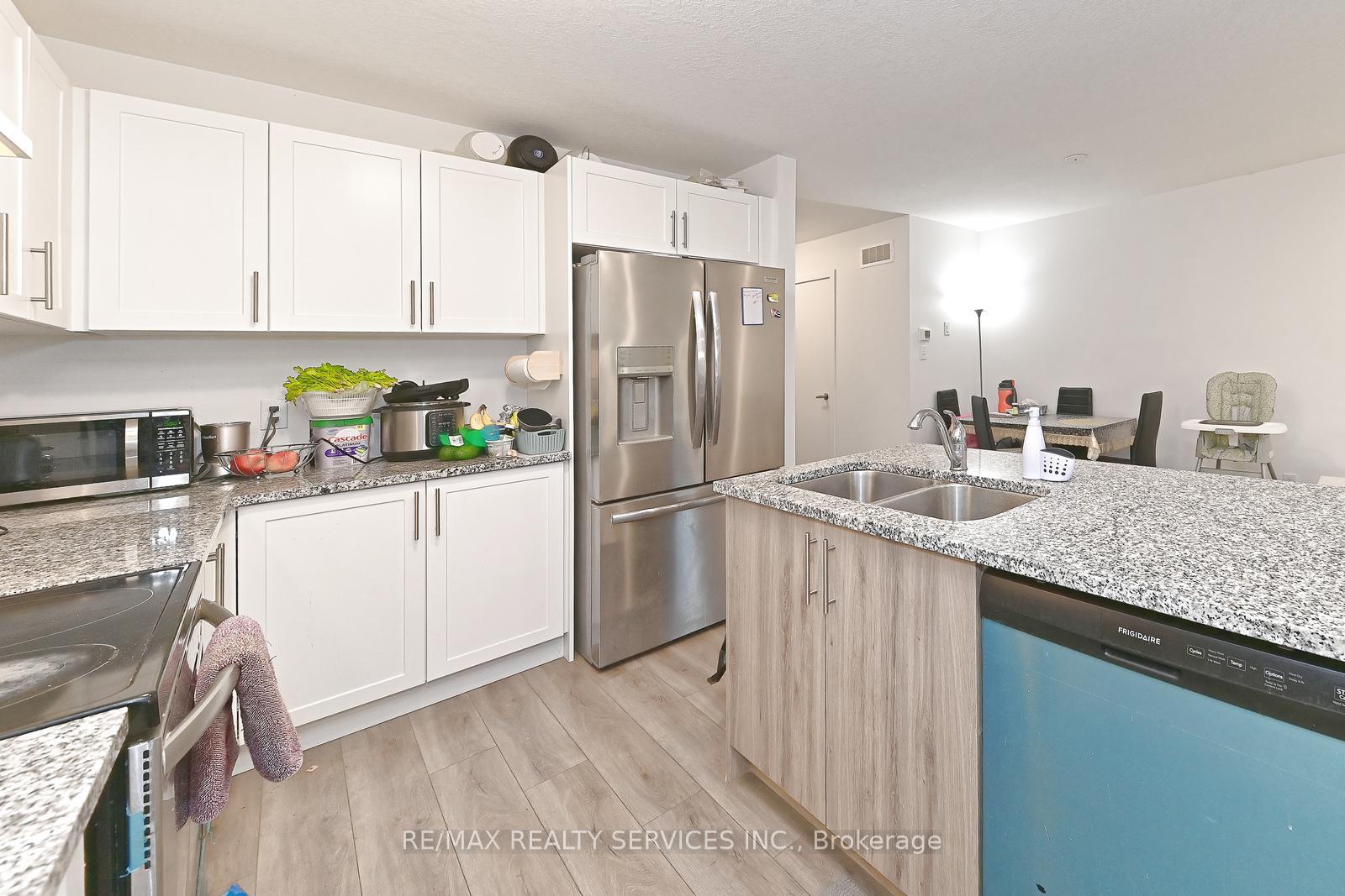 Photo 9 of 32 Pony Way, Kitchener — HOMEH