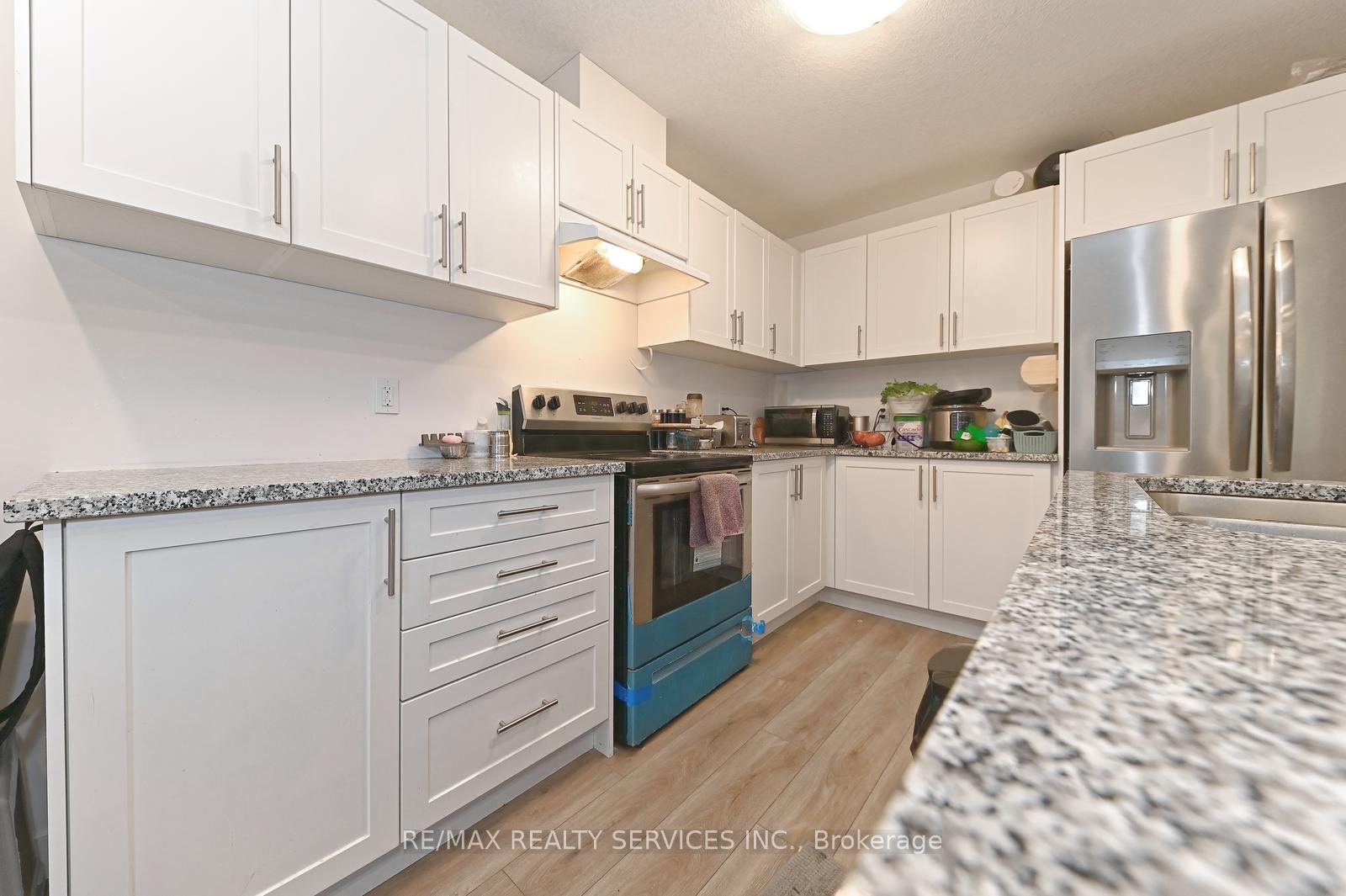 Photo 12 of 32 Pony Way, Kitchener — HOMEH