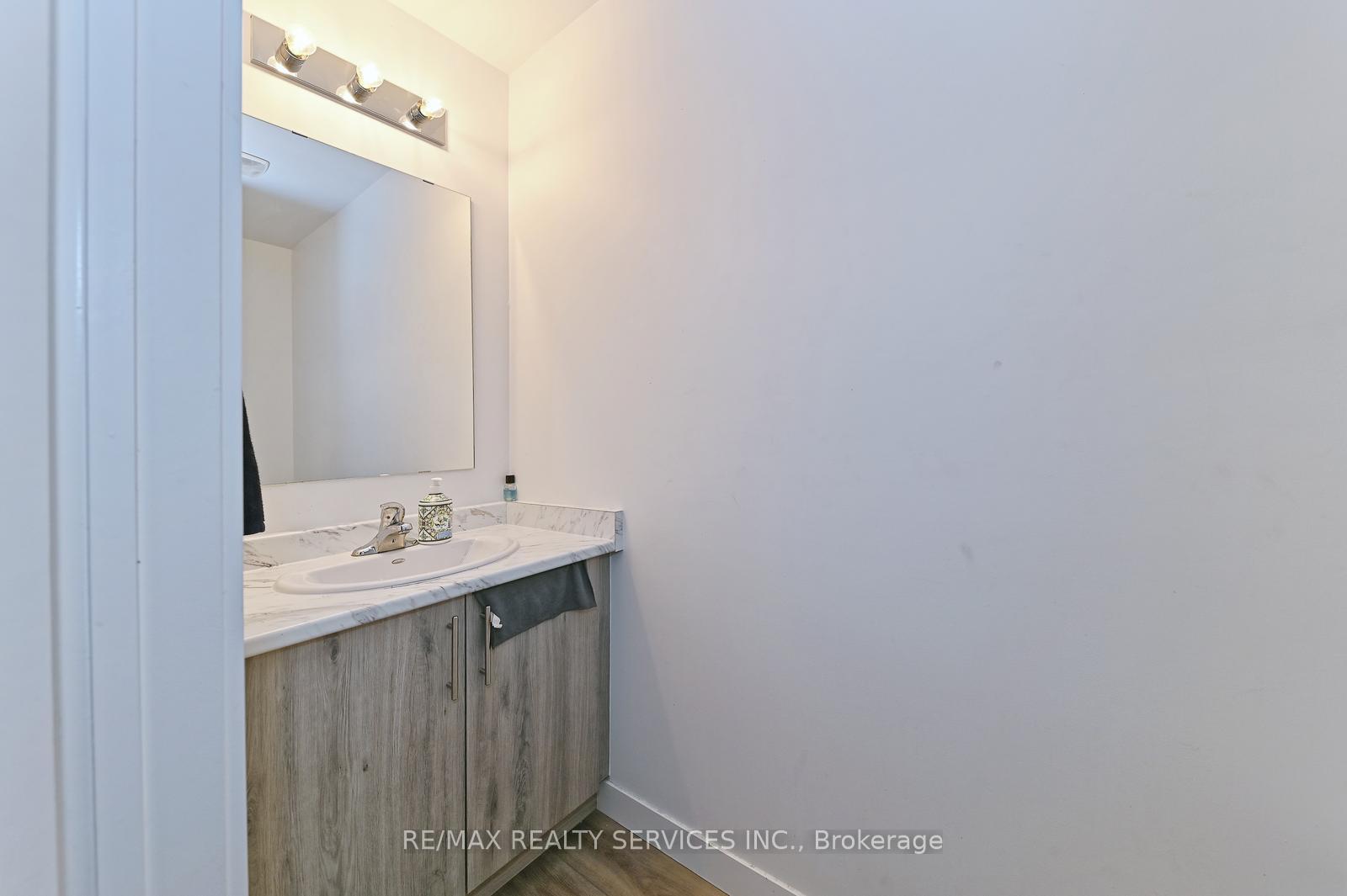 Photo 13 of 32 Pony Way, Kitchener — HOMEH