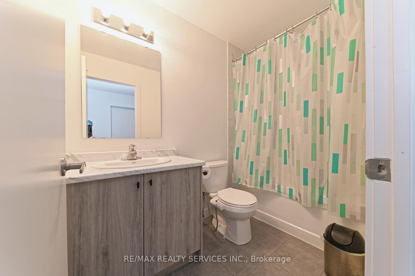 Photo 23 of 32 Pony Way, Kitchener — HOMEH