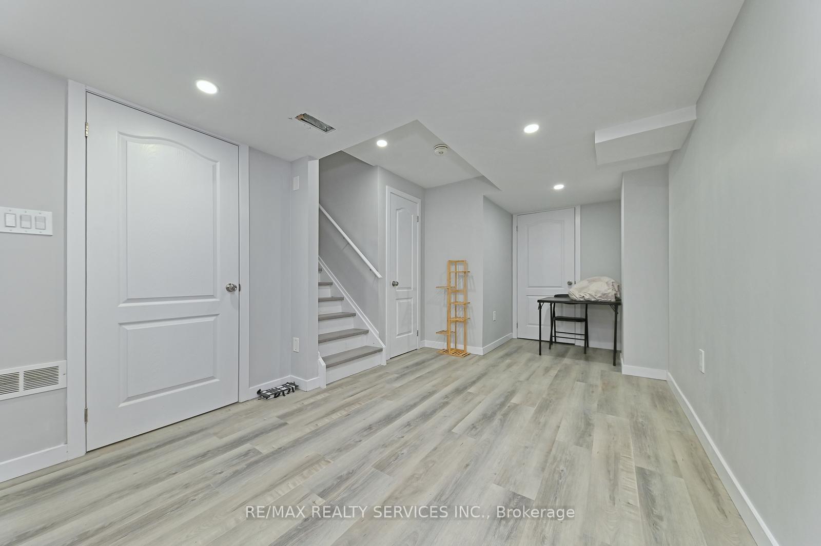 Photo 26 of 32 Pony Way, Kitchener — HOMEH