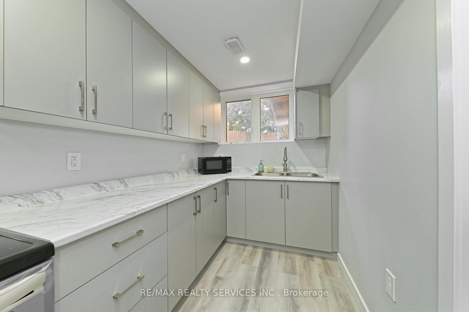 Photo 28 of 32 Pony Way, Kitchener — HOMEH