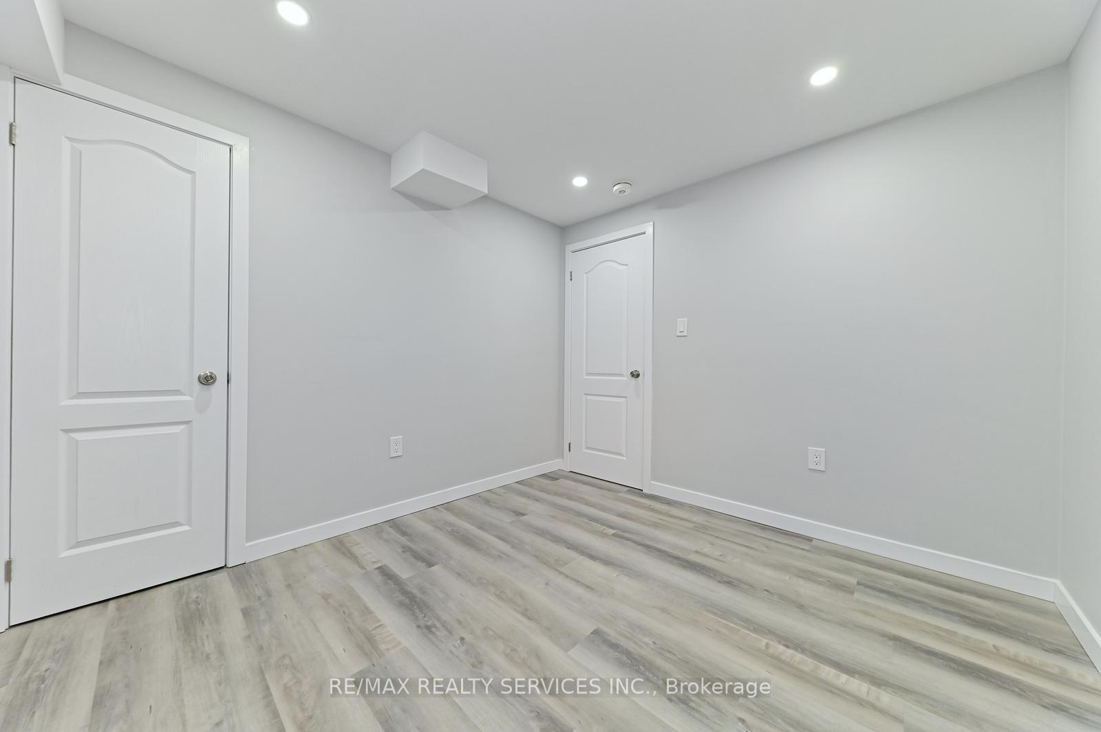 Photo 29 of 32 Pony Way, Kitchener — HOMEH