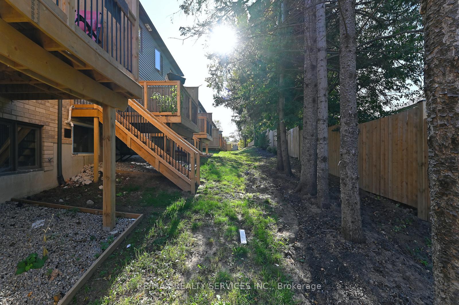 Photo 35 of 32 Pony Way, Kitchener — HOMEH