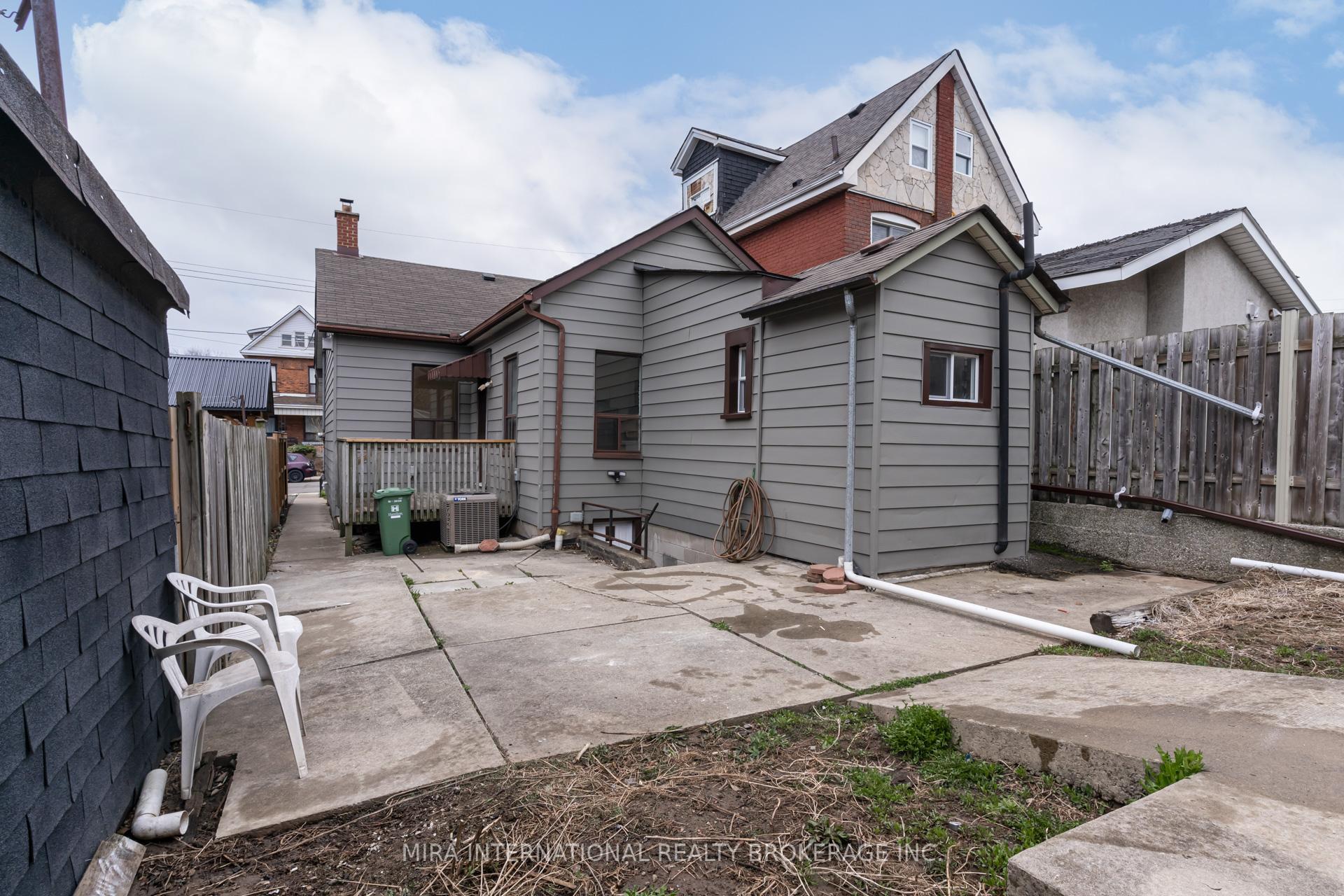 Photo 13 of Unit B, 83 Simcoe Street, Hamilton, North End — HOMEH