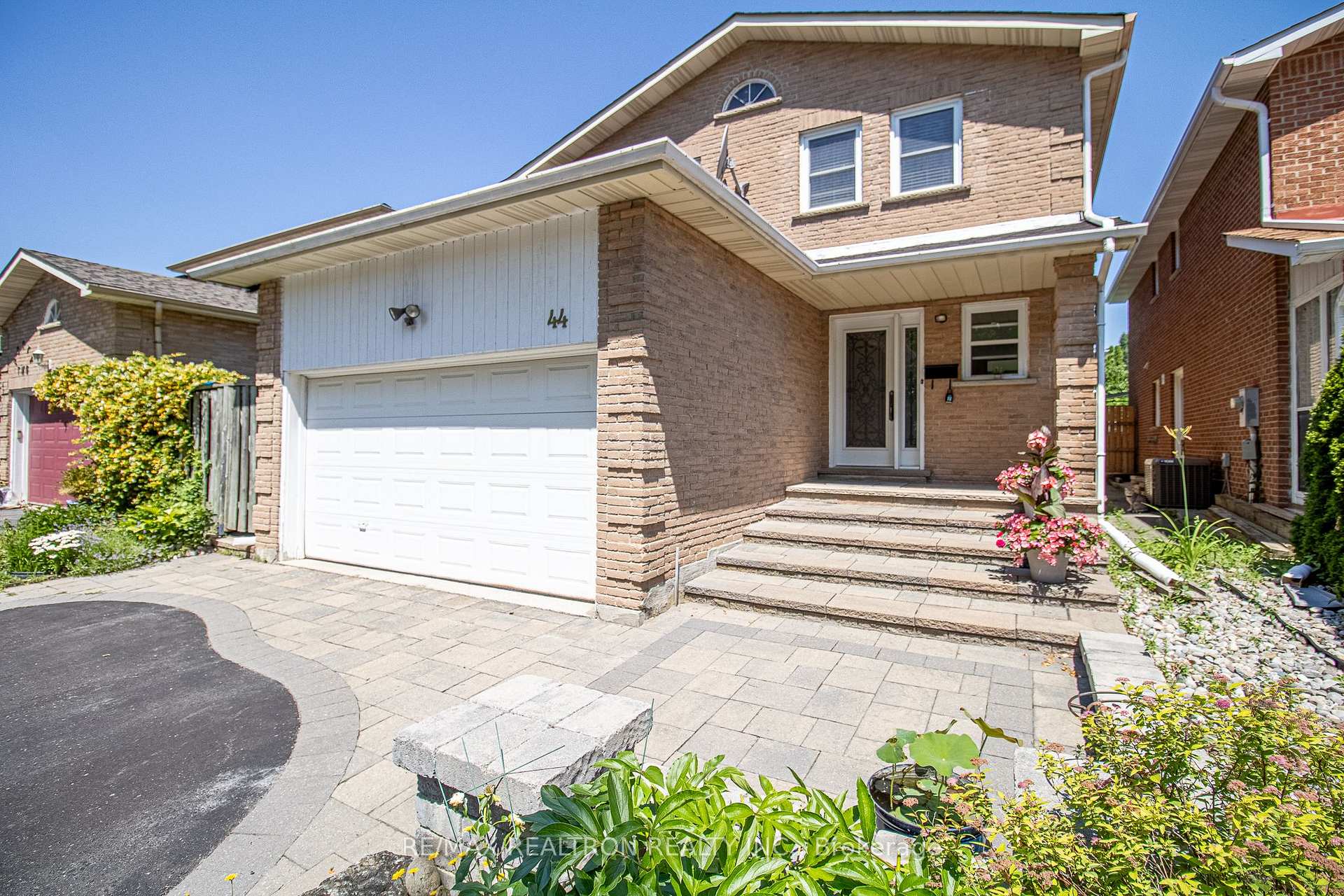 Photo 2 of 44 Graham Crescent, Markham, Raymerville — HOMEH
