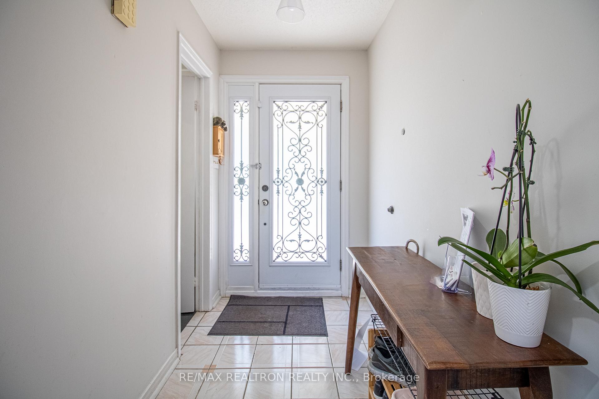 Photo 4 of 44 Graham Crescent, Markham, Raymerville — HOMEH