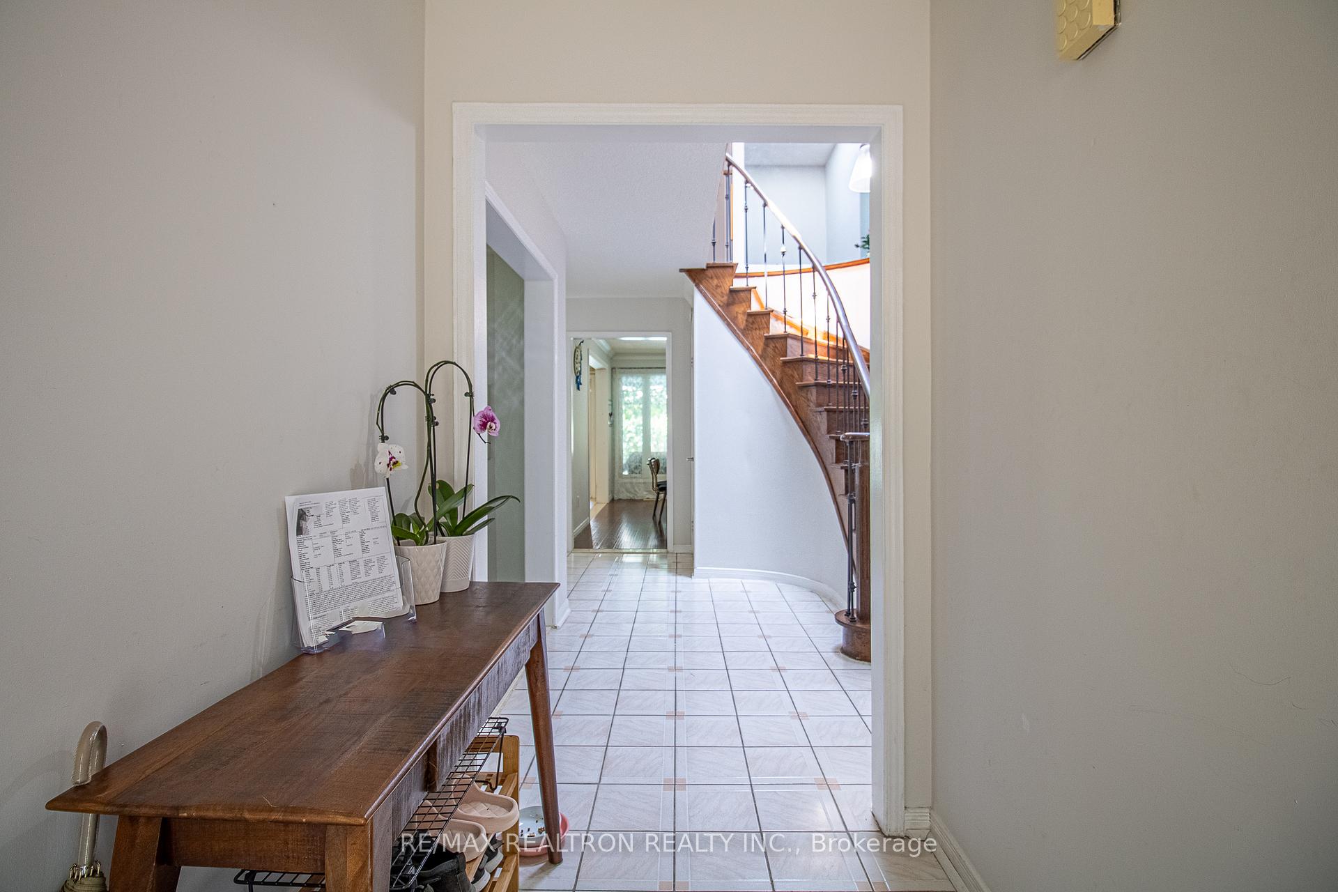 Photo 5 of 44 Graham Crescent, Markham, Raymerville — HOMEH