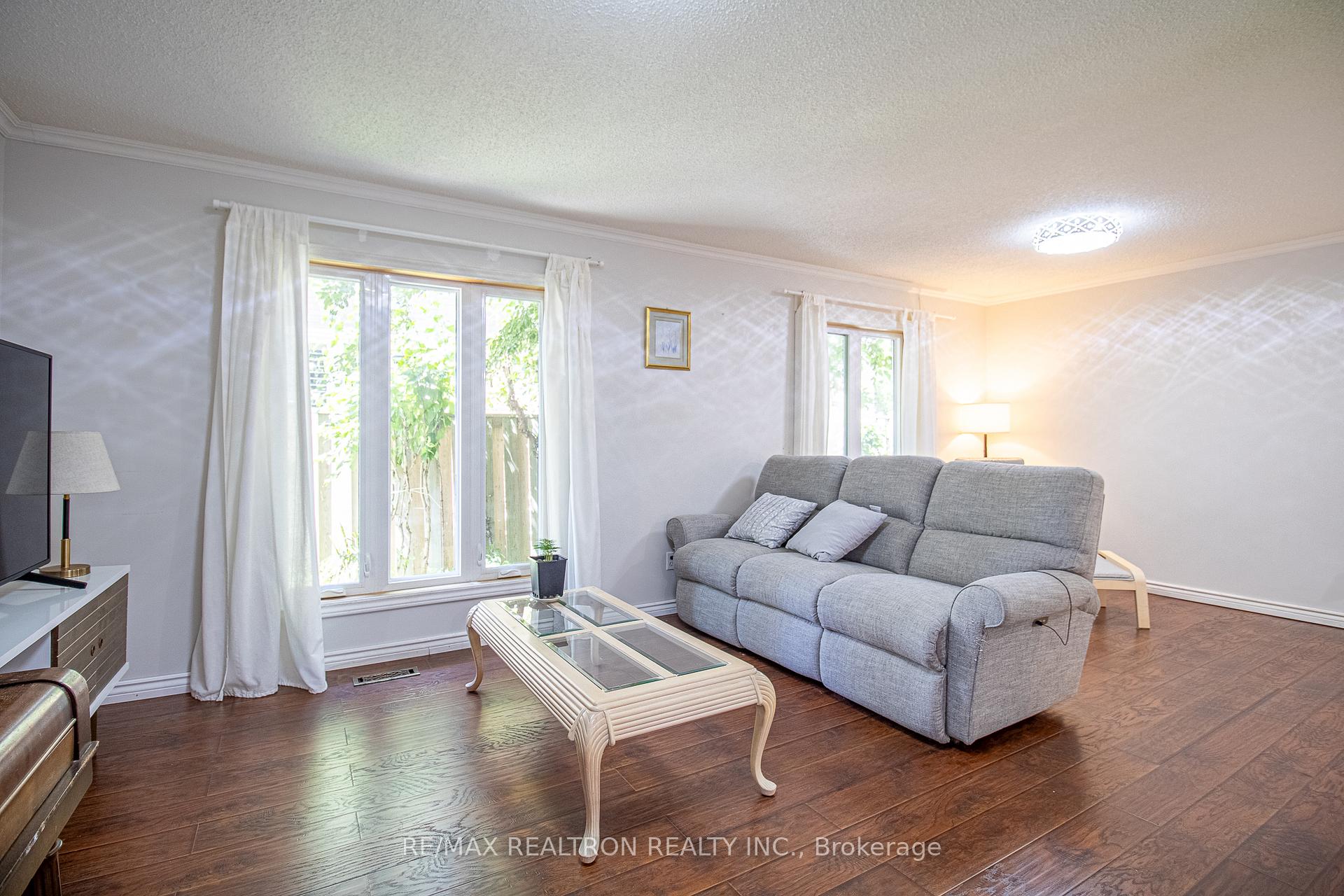 Photo 7 of 44 Graham Crescent, Markham, Raymerville — HOMEH