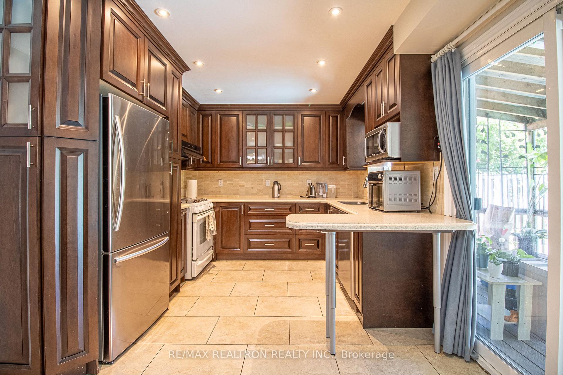 Photo 14 of 44 Graham Crescent, Markham, Raymerville — HOMEH