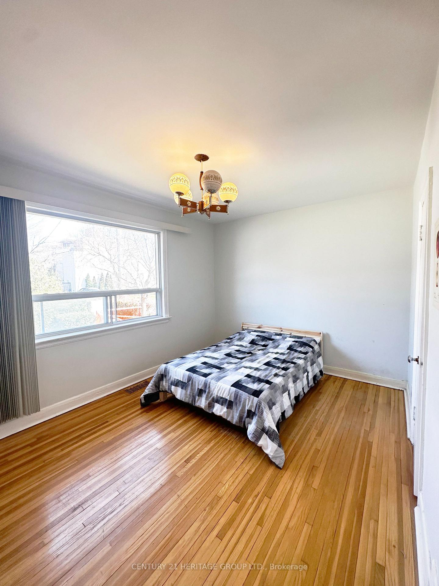 Photo 10 of 2 Windridge Drive, Markham, Bullock — HOMEH