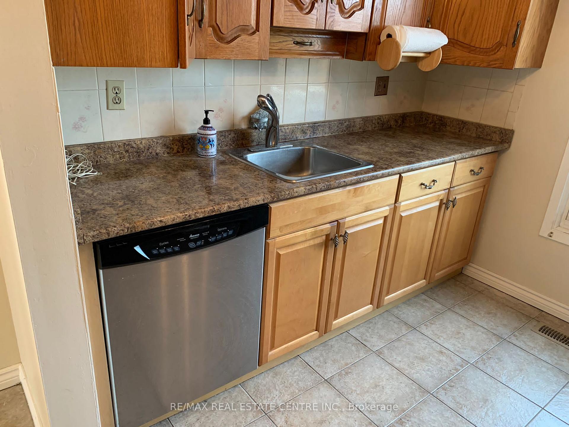 Photo 18 of 43 Albright Road, Hamilton, Vincent — HOMEH