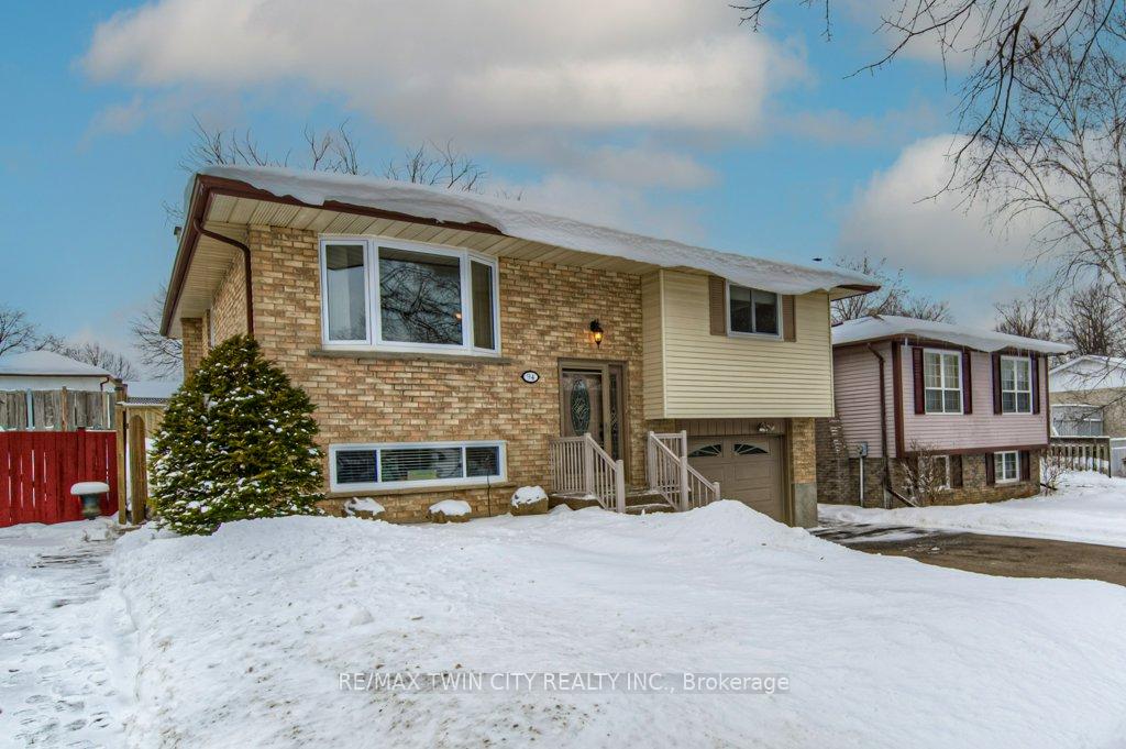 Photo 3 of 94 Nipigon Street, Kitchener — HOMEH