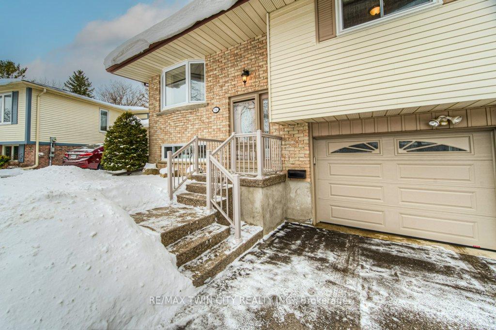 Photo 4 of 94 Nipigon Street, Kitchener — HOMEH