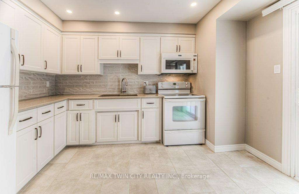Photo 14 of 94 Nipigon Street, Kitchener — HOMEH