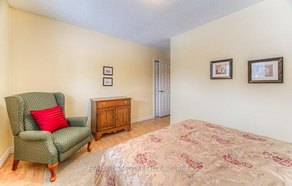 Photo 24 of 94 Nipigon Street, Kitchener — HOMEH