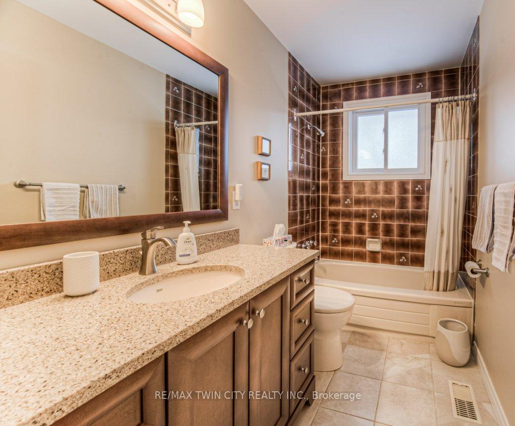 Photo 25 of 94 Nipigon Street, Kitchener — HOMEH