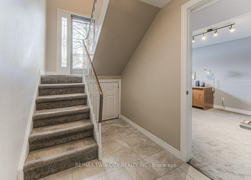 Photo 26 of 94 Nipigon Street, Kitchener — HOMEH