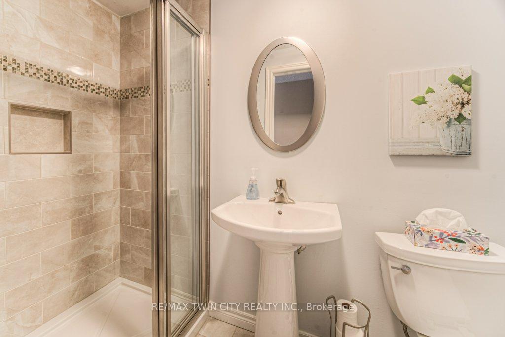 Photo 28 of 94 Nipigon Street, Kitchener — HOMEH