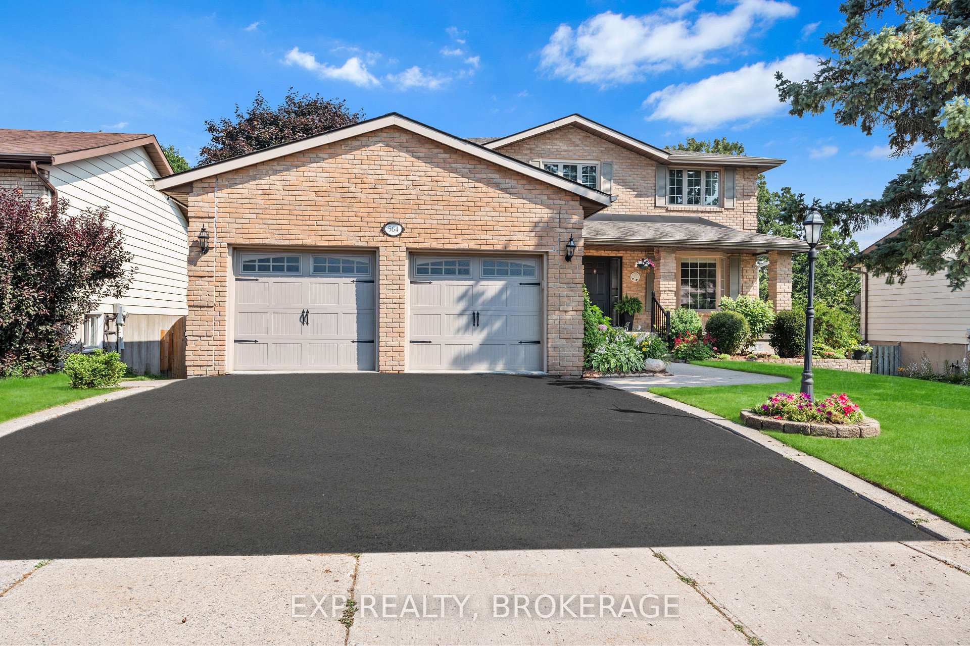 Front of 564 Braeside Crescent