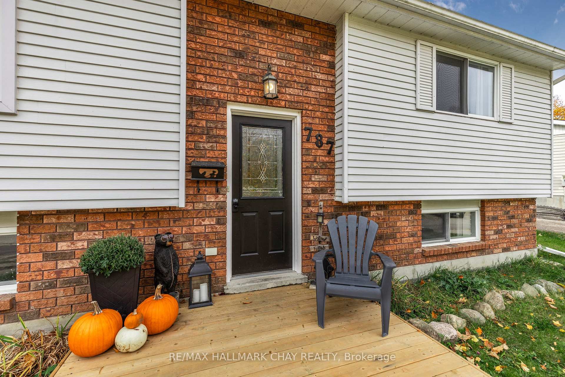 Photo 3 of 787 Birchwood Drive, Midland — HOMEH