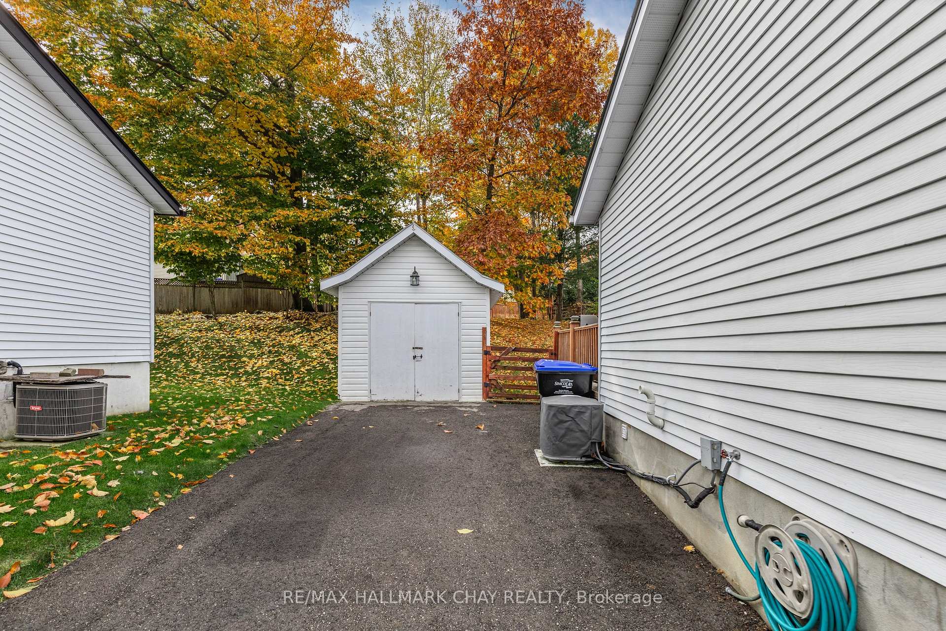 Photo 4 of 787 Birchwood Drive, Midland — HOMEH
