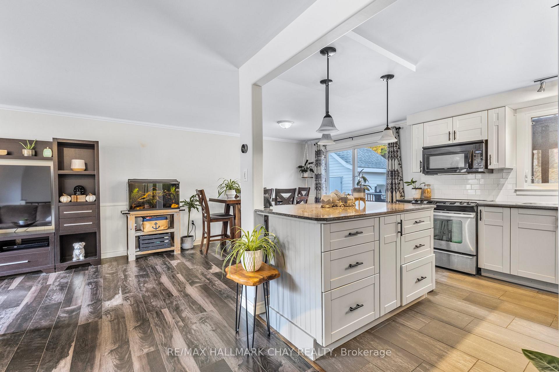 Photo 6 of 787 Birchwood Drive, Midland — HOMEH