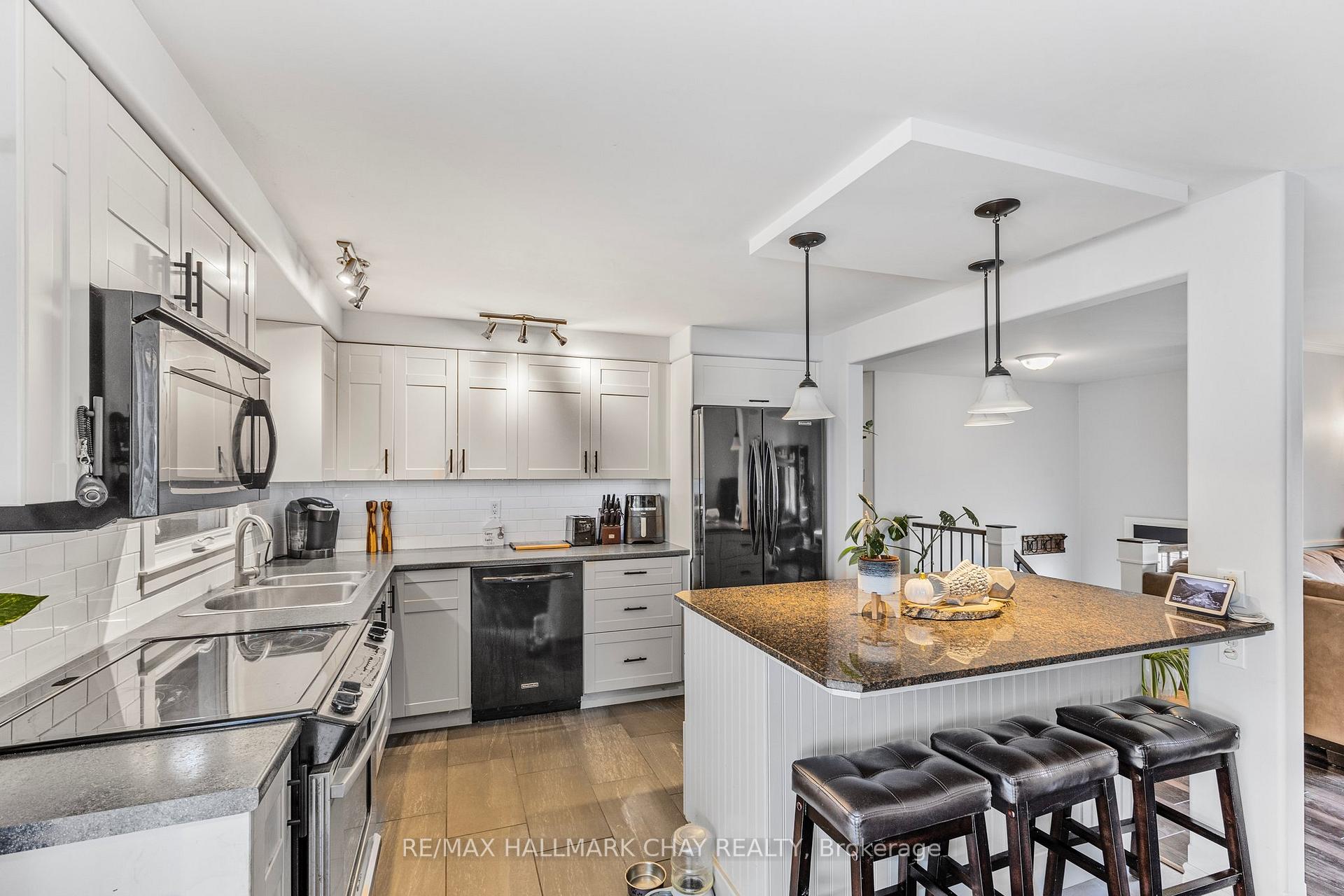 Photo 9 of 787 Birchwood Drive, Midland — HOMEH