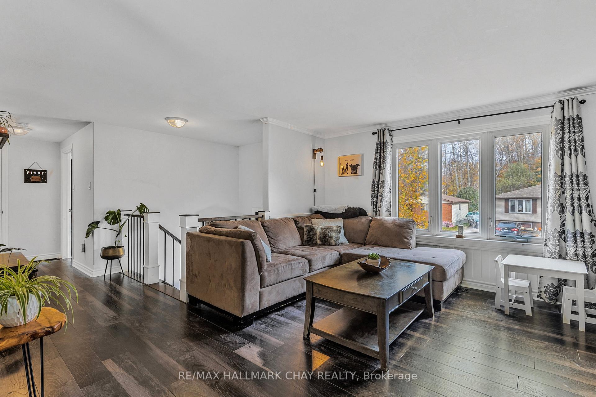 Photo 10 of 787 Birchwood Drive, Midland — HOMEH