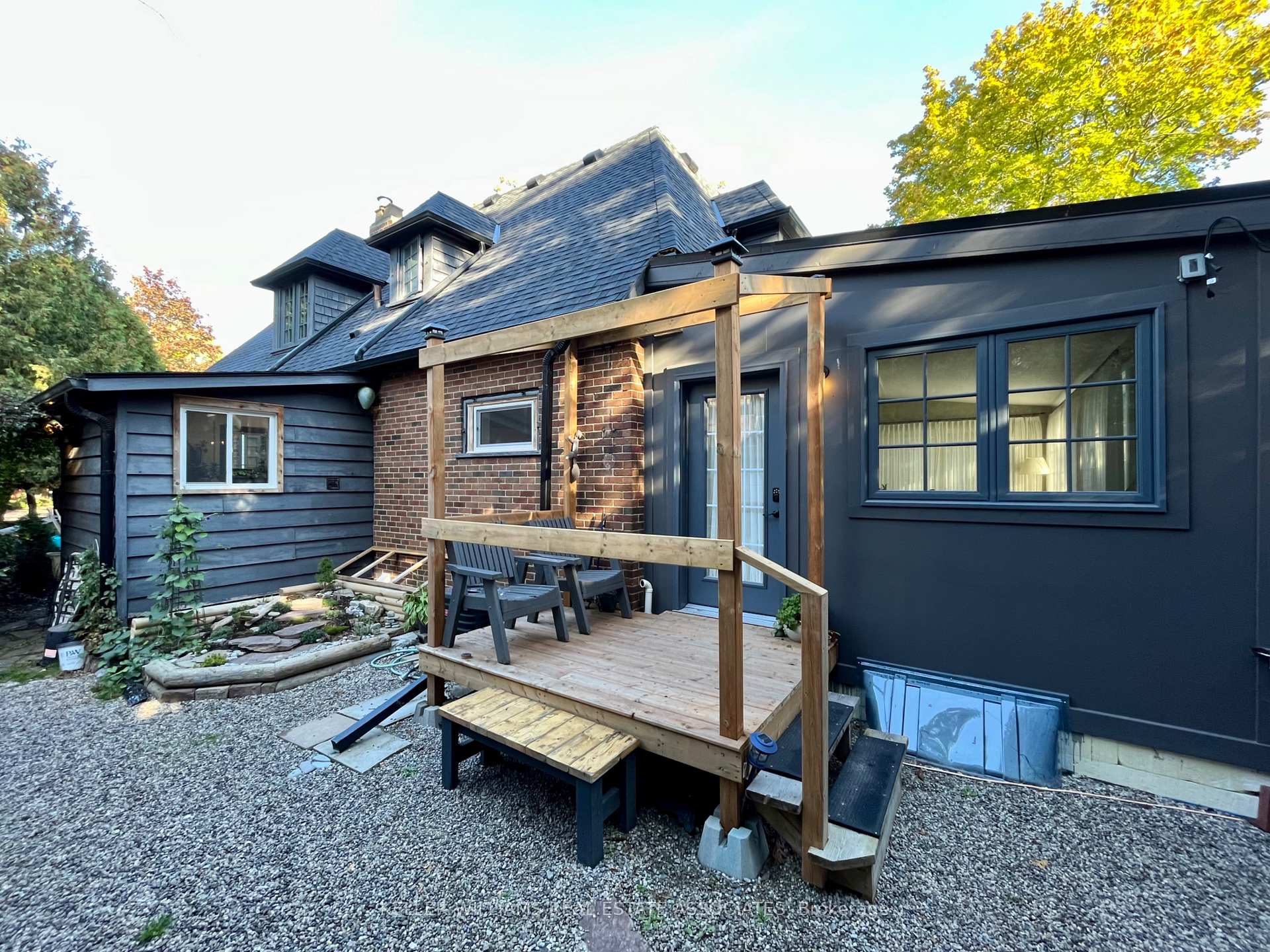 Photo 2 of 66 Oak Knoll Drive, Hamilton, Westdale — HOMEH