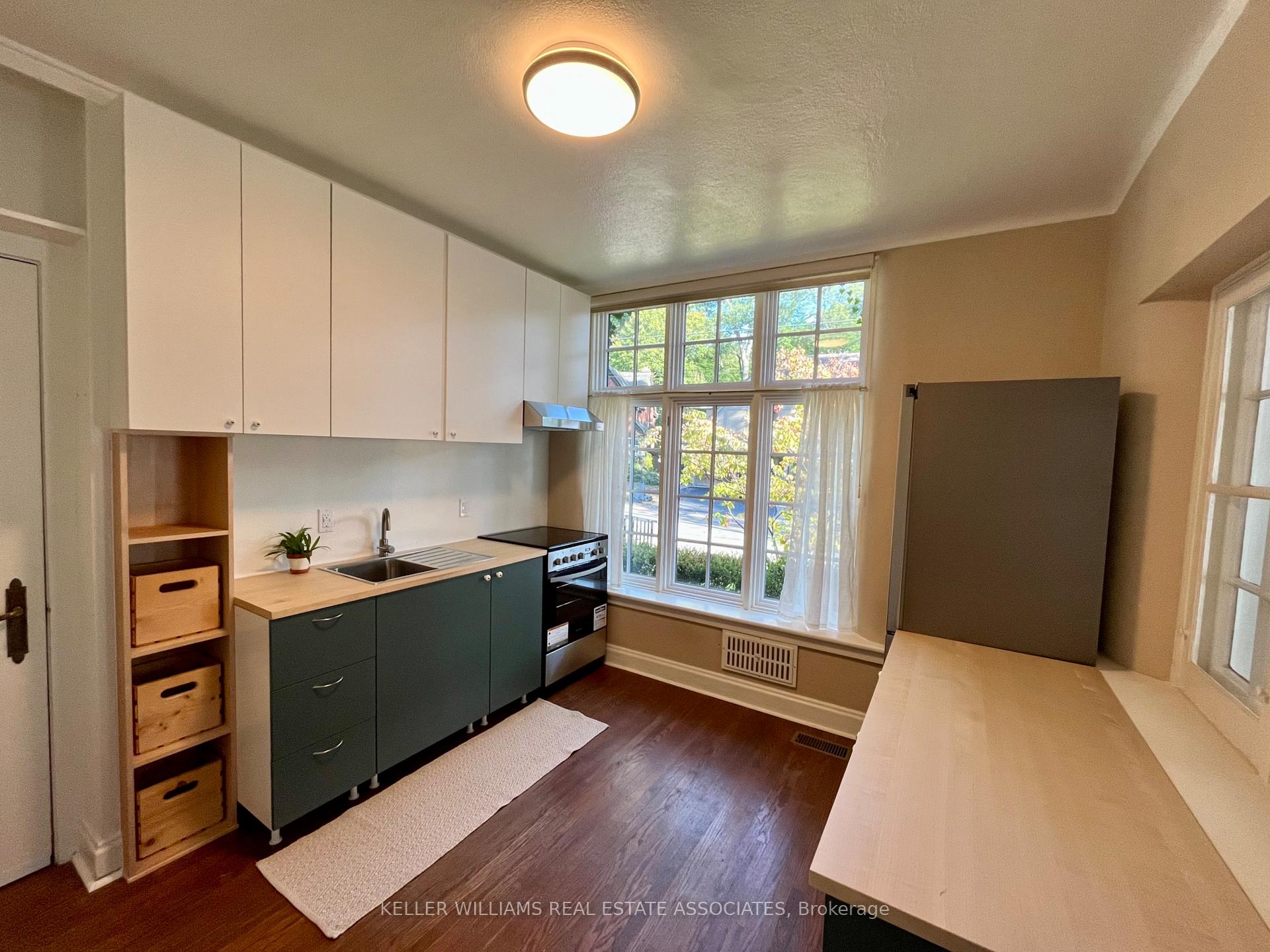 Photo 3 of 66 Oak Knoll Drive, Hamilton, Westdale — HOMEH