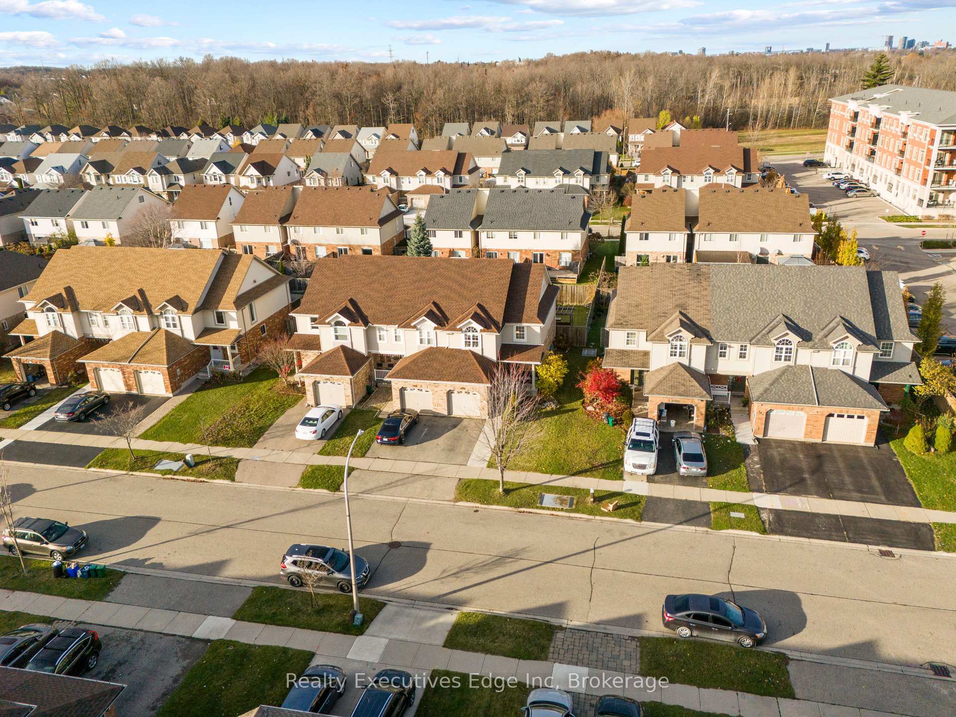 Photo 3 of 138 Dubrick Crescent, Kitchener — HOMEH