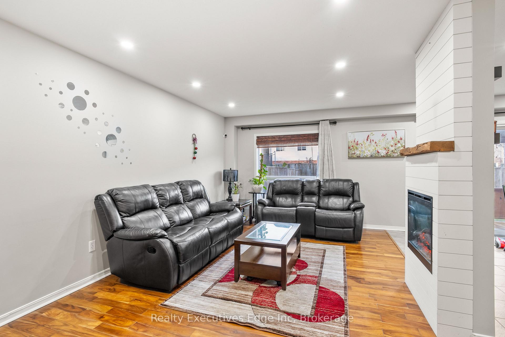 Photo 10 of 138 Dubrick Crescent, Kitchener — HOMEH