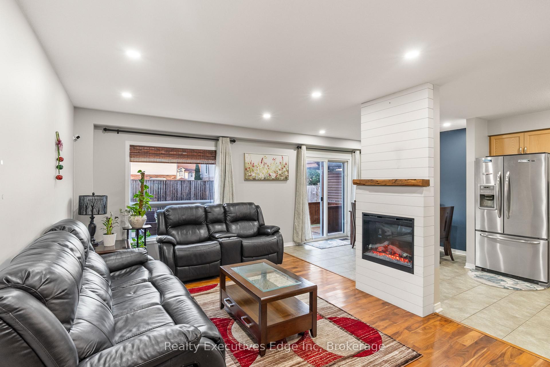 Photo 14 of 138 Dubrick Crescent, Kitchener — HOMEH