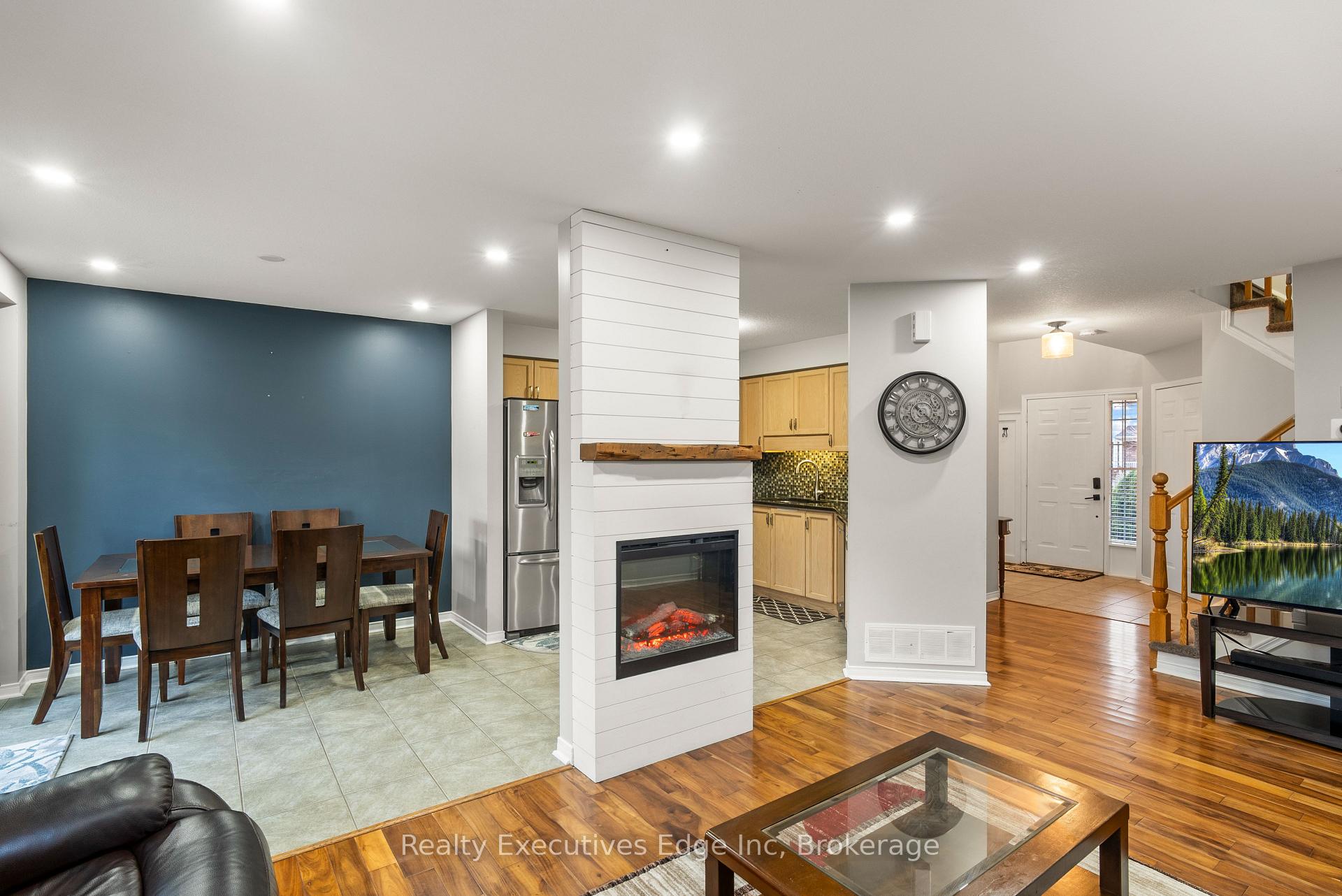 Photo 16 of 138 Dubrick Crescent, Kitchener — HOMEH