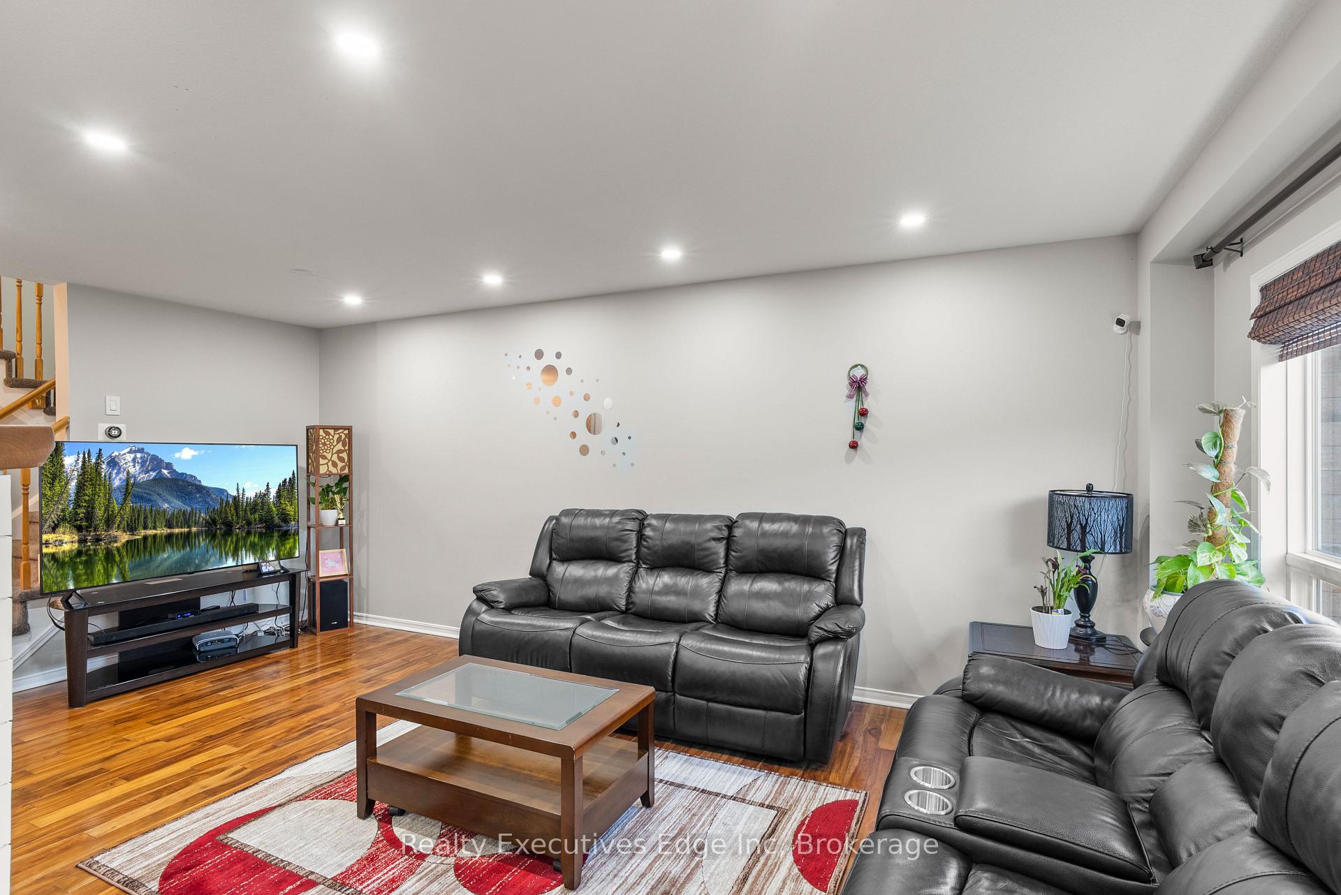 Photo 17 of 138 Dubrick Crescent, Kitchener — HOMEH