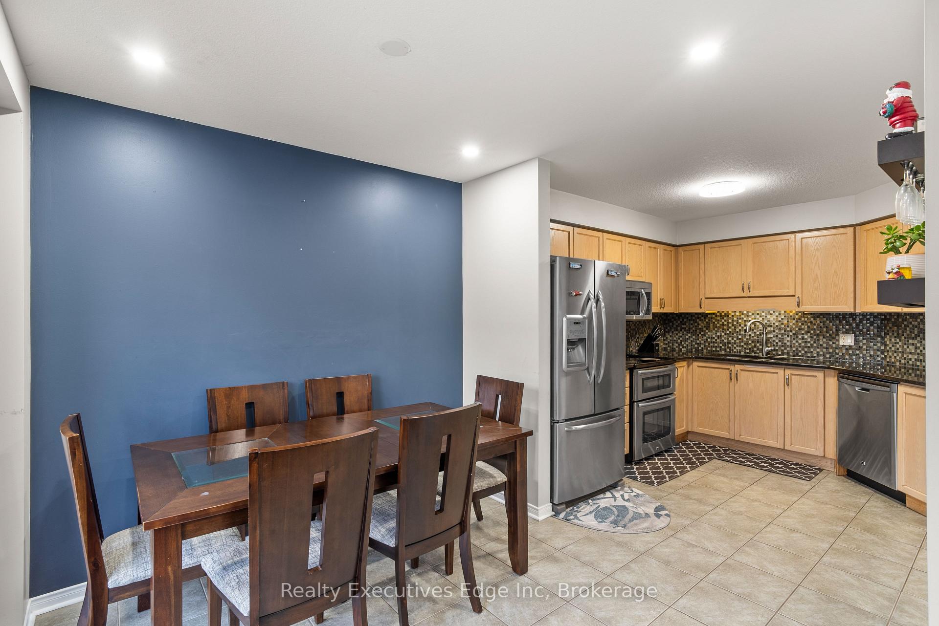 Photo 18 of 138 Dubrick Crescent, Kitchener — HOMEH